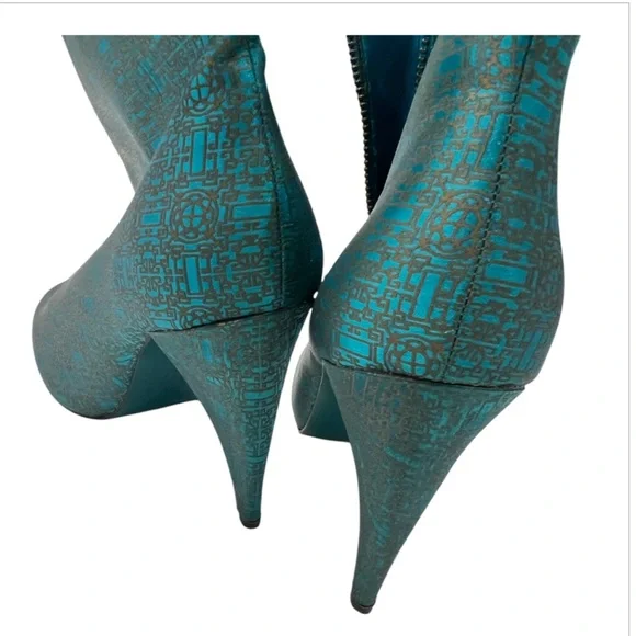 Unique booties - Picture 3 of 5